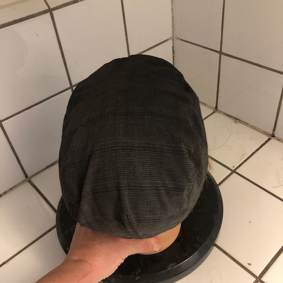 Vintage Andy cap, newsboy, flat cap, grey tweed-like cap, well - loved cap. - Picture 5 of 8